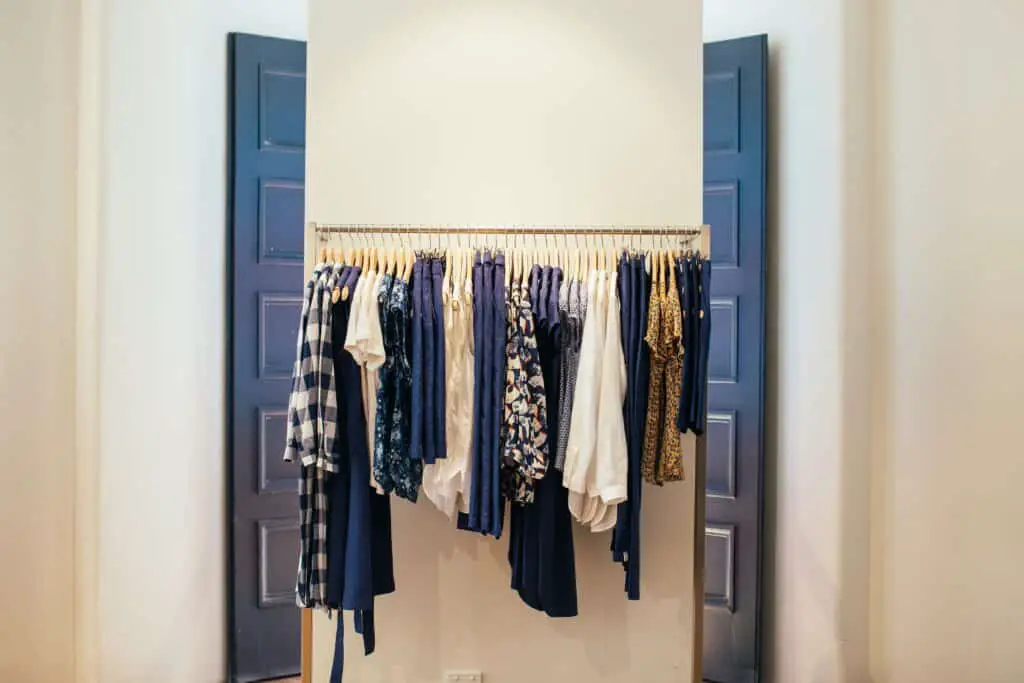 a women's minimalist wardrobe