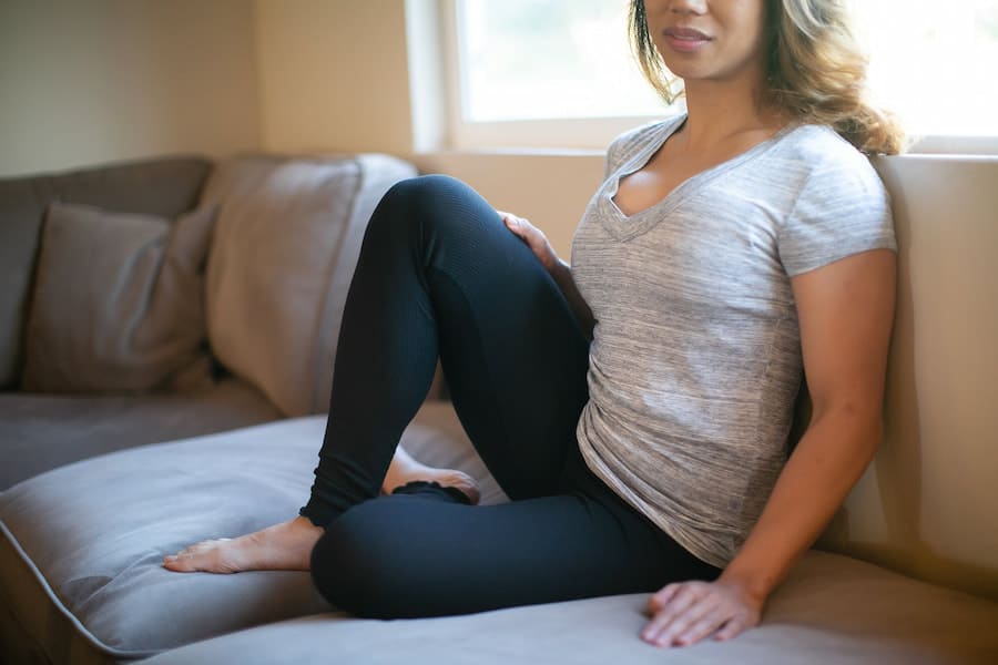 Woman wearing a pair of leggings