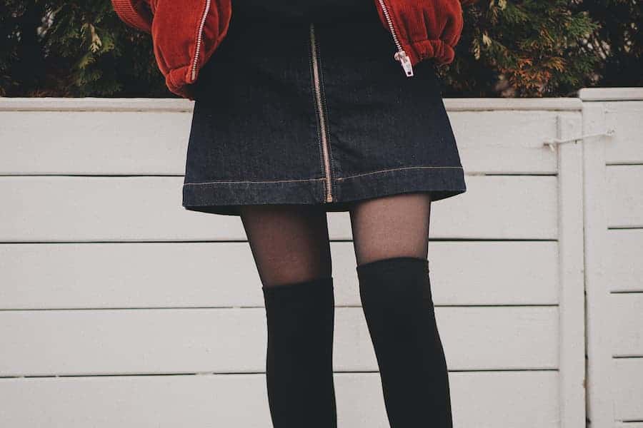 Woman wearing skirt and black leggings