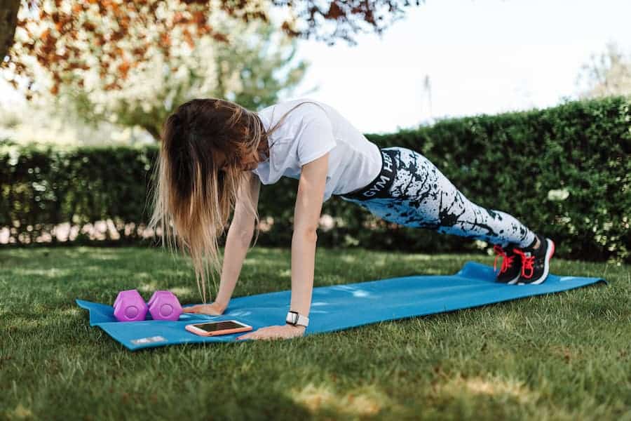 Woman wearing leggings while doing push-up