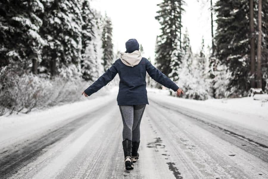 An image of a person facing back wearing a fleece lined leggings